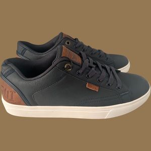 Men’s Levi’s Navy and Brown leather look casual shoes, SIZE 9, NWOT, Christmas